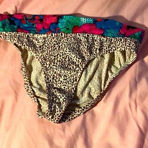 Venus bikini bottom size 4
